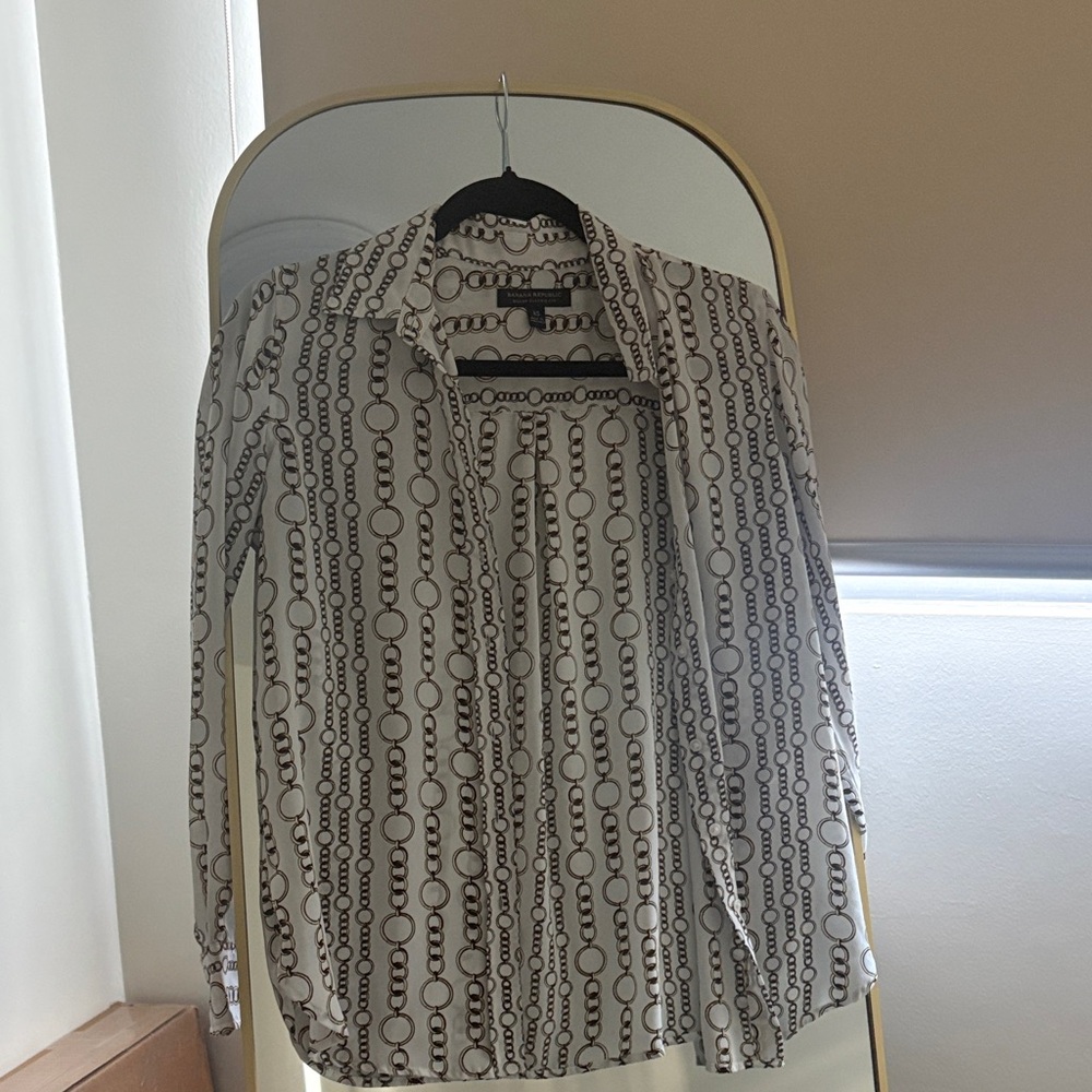 Stylish Banana Republic Button Down Shirt